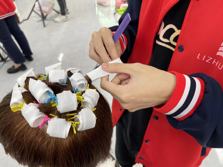 發(fā)根定位燙怎么操作？廣西燙染培訓(xùn)