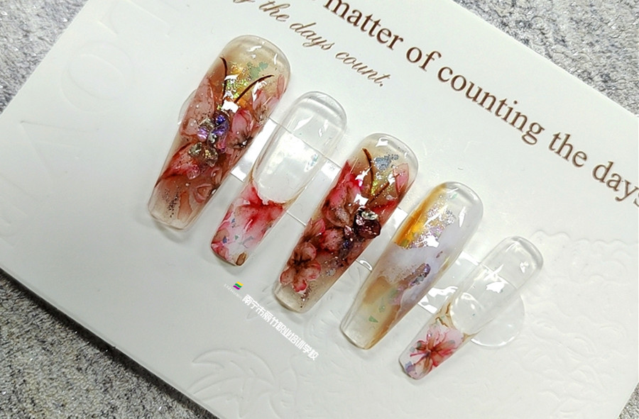 水彩花卉美甲,，廣西美甲學(xué)員培訓(xùn)班作品