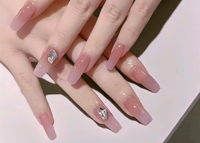 溫柔顯氣質美甲，廣西美甲師造型培訓推薦