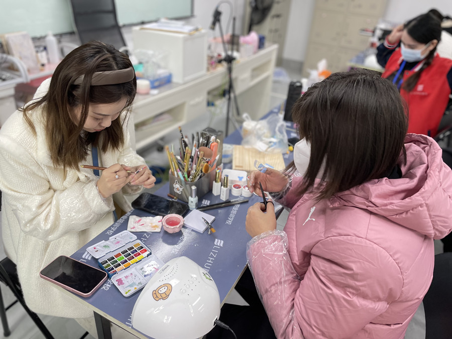 拋光條會傷害指甲嗎？南寧美甲專業(yè)培訓班