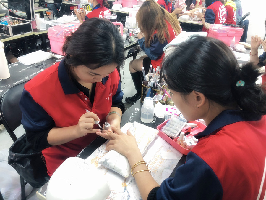 美甲延長甲的正確卸法，廣西美甲店常用方法