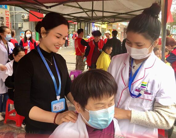 南寧美容公益活動(dòng)，現(xiàn)場(chǎng)人氣火爆