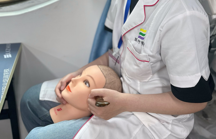 眼部刮(sha)痧后續(xù)護(hù)理，零基礎(chǔ)美容培訓(xùn)