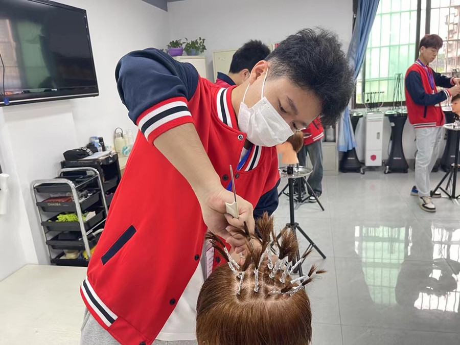 什么是錫紙燙？廣西美發(fā)燙染剪學(xué)校課程講解