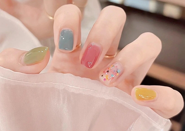 夏日多巴胺美甲，廣西美甲網(wǎng)紅造型培訓(xùn)分享