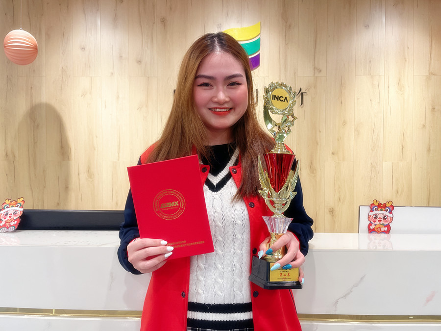 手繪小雛菊美甲 | 零基礎(chǔ)廣西學(xué)美甲學(xué)員作品