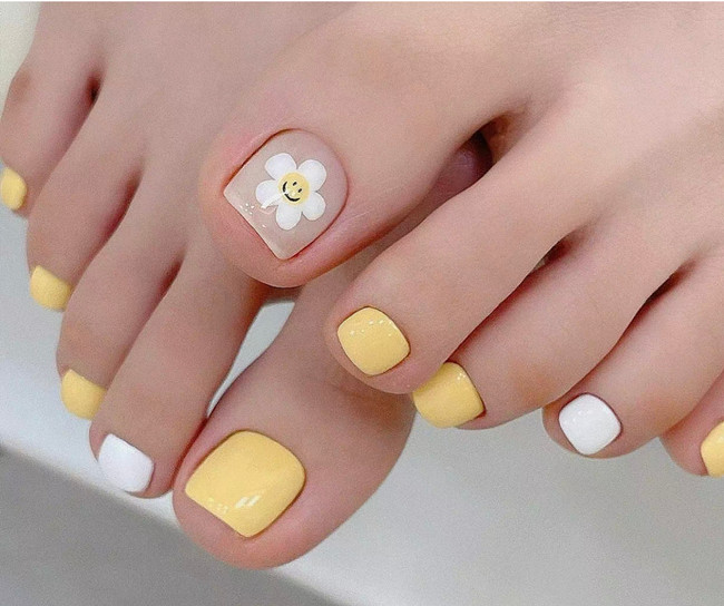 夏日腳趾美甲圖片，南寧美甲造型職業(yè)學(xué)校分享