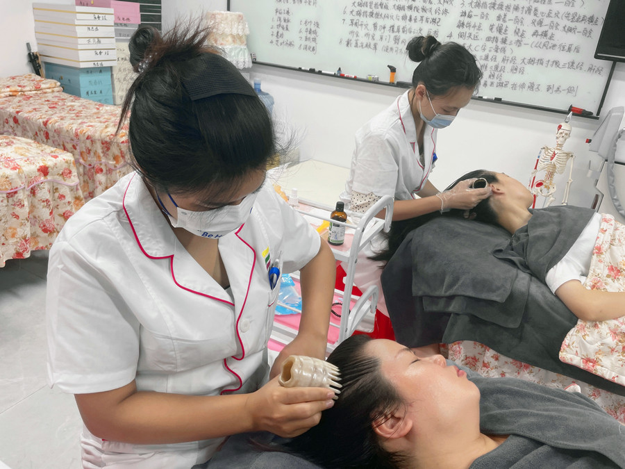 頭療養(yǎng)發(fā)基本流程，南寧頭皮養(yǎng)發(fā)護(hù)理班實(shí)操講解