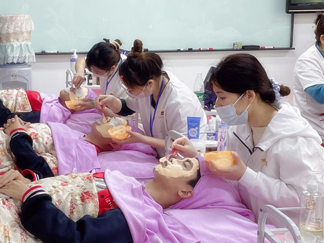 大愛喜歡軟膜粉護(hù)膚的原因，廣西學(xué)皮膚管理