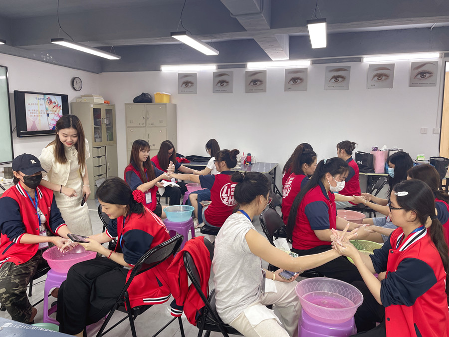 美甲手部護理的好處，南寧美甲培訓課程講解