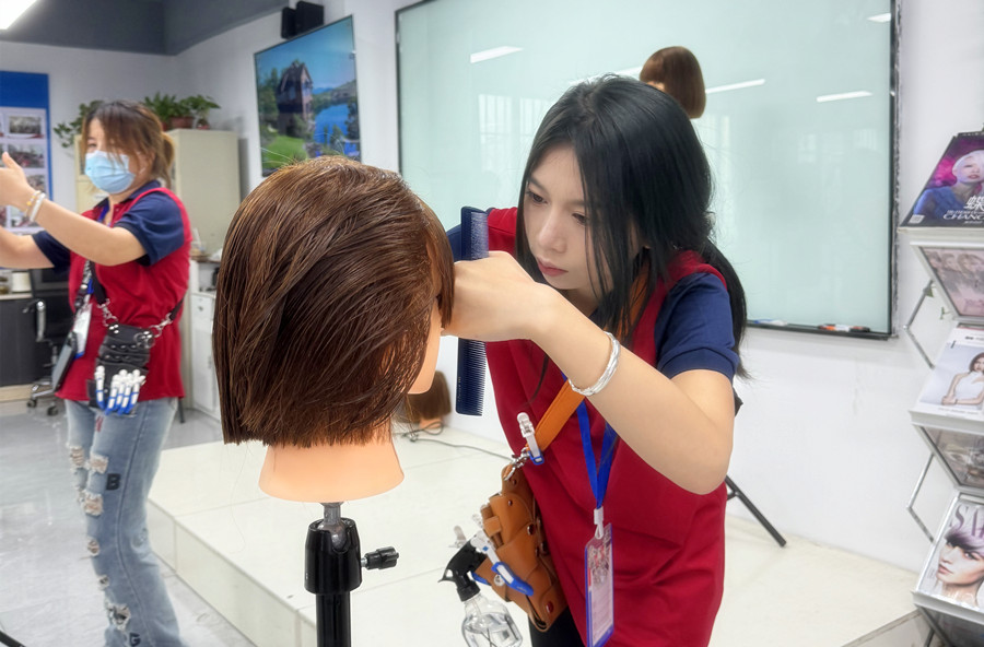 南寧美發(fā)培訓(xùn)課程：經(jīng)典廂式齊裝是什么？