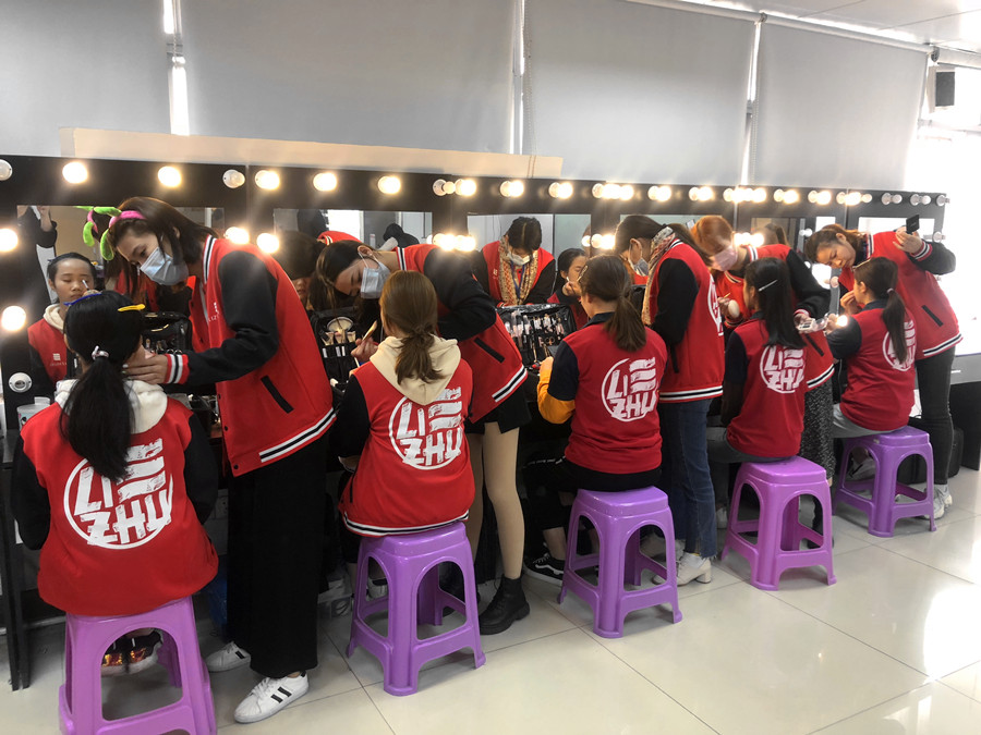 夏日腮紅教程，廣西化妝基礎(chǔ)手法演示