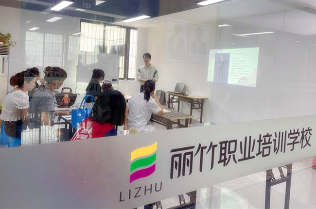 麗竹學(xué)?！睹佳鄞酱髱煱唷烽_課啦