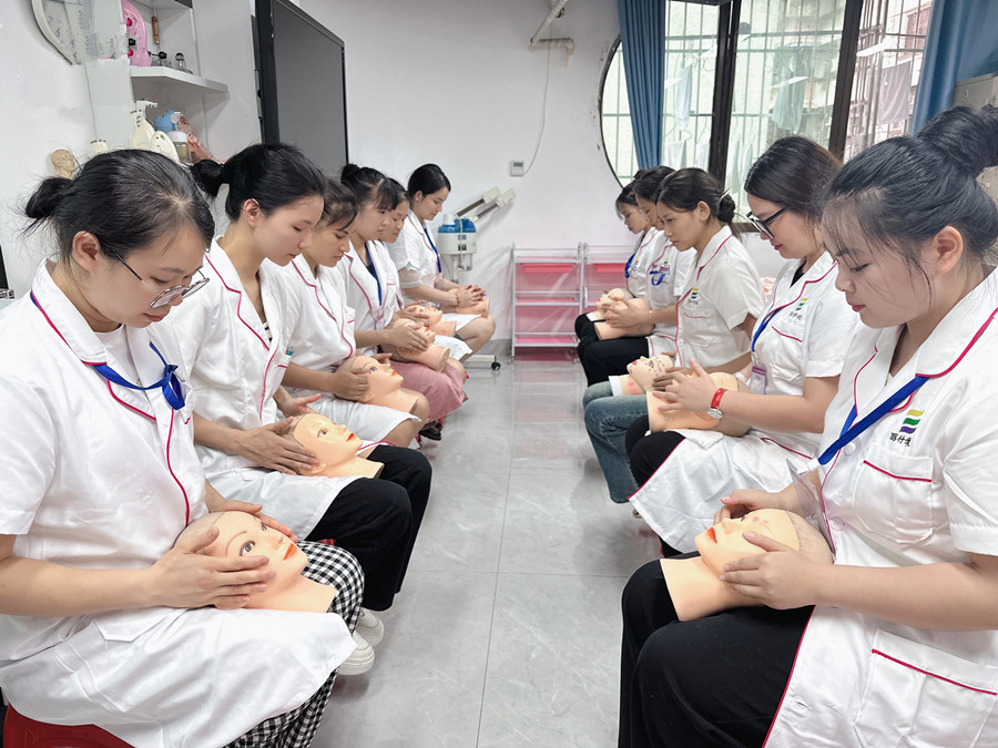 廣西美容學(xué)院：面部美容護(hù)膚常用部位