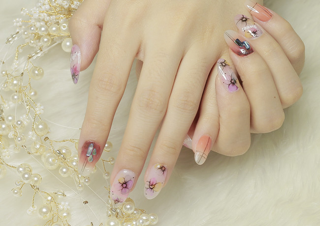 韓式花朵美甲，南寧美甲學(xué)習(xí)中心推薦