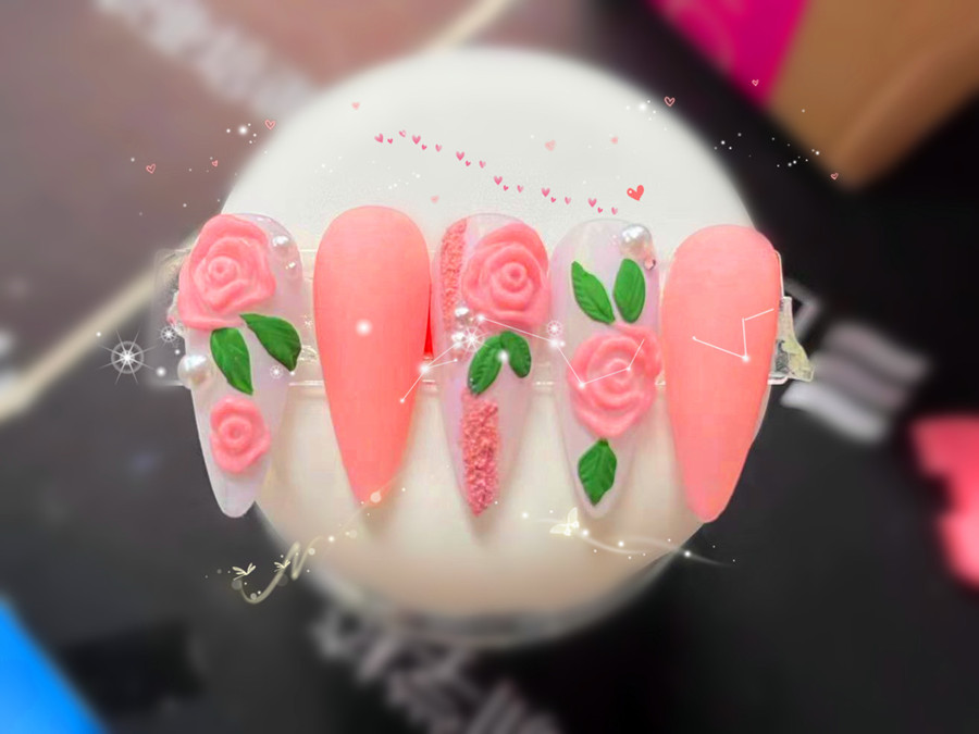 粉色玫瑰雕花美甲，南寧美甲學(xué)習(xí)