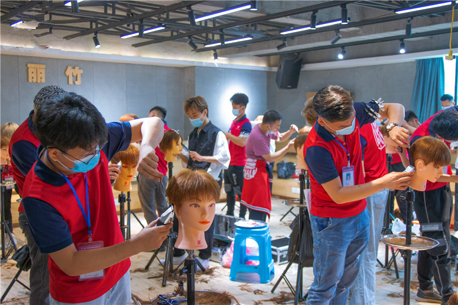 廣西哪里可以學(xué)美發(fā)快剪？麗竹學(xué)校歡迎你