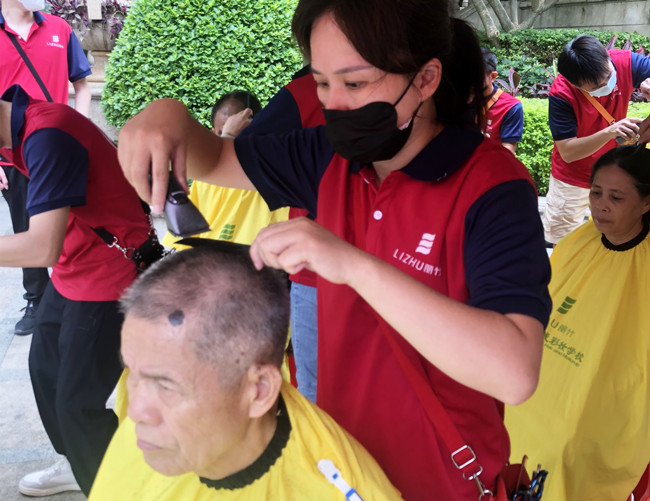 廣西美發(fā)教學(xué)內(nèi)容：社區(qū)開(kāi)展免費(fèi)理發(fā)活動(dòng)