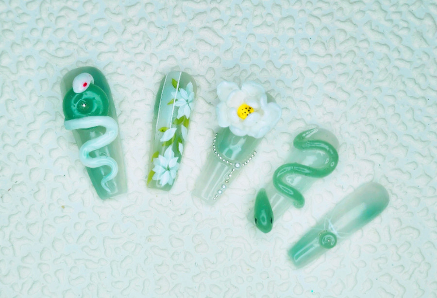 小蛇美甲款式，廣西美甲款式進(jìn)修班作品