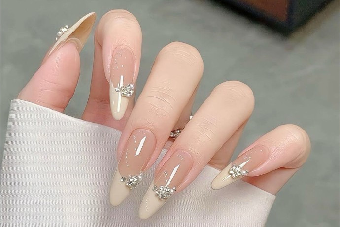 法式蝴蝶結(jié)美甲，廣西美甲款式