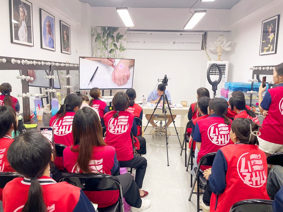 什么是面部彩繪？面部彩繪零基礎(chǔ)學(xué)習(xí)