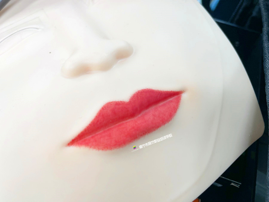 紋唇時(shí)的設(shè)計(jì)要點(diǎn)，南寧學(xué)紋唇