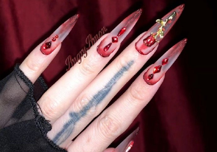 惡女美甲款式，廣西美甲職業(yè)技師學(xué)校準(zhǔn)備好了