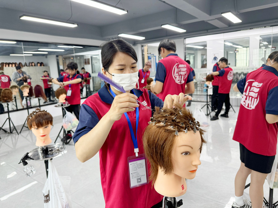 什么叫鋼夾燙？南寧學(xué)燙發(fā)哪家比較好？