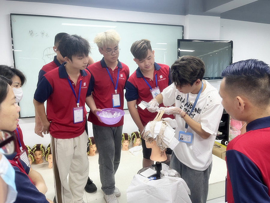 染發(fā)如何涂染膏？南寧專業(yè)燙染分享