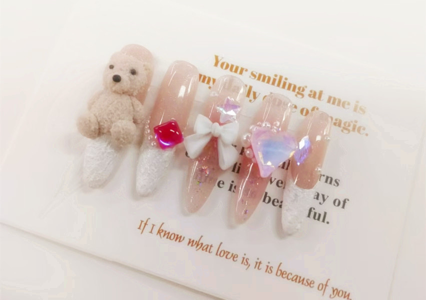 立體小熊雕花美甲，用作品告訴你南寧學(xué)美甲去哪里？