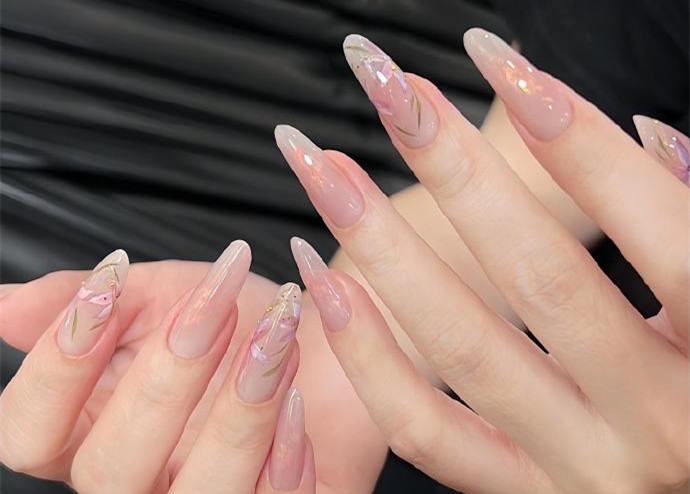 情人節(jié)美甲，美甲進修在南寧