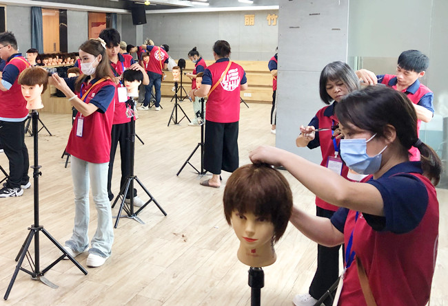 南寧培訓(xùn)男士剪發(fā) | 南寧美發(fā)男士剪發(fā)課程