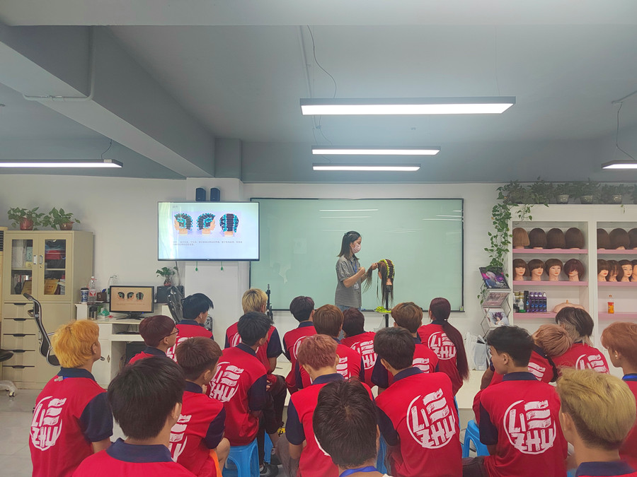 南寧學(xué)燙發(fā)：如何提升標(biāo)準(zhǔn)操作速度？