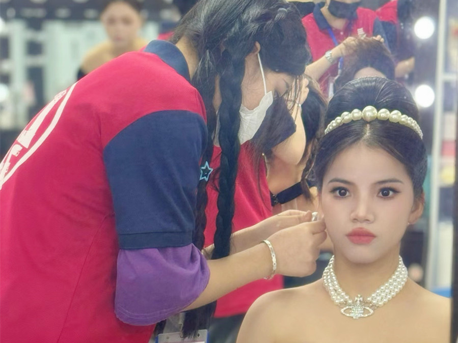 復(fù)古禮服造型 | 從零開始學(xué)彩妝（麗竹彩妝培訓(xùn)）作品