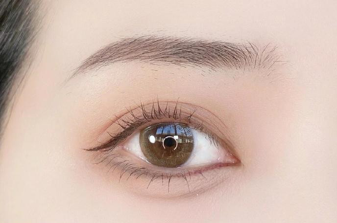 偽素顏眼妝教程，廣西化妝中心手把手教你