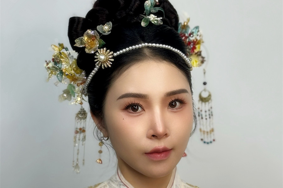 國潮新中式造型，南寧化妝新娘跟妝學校