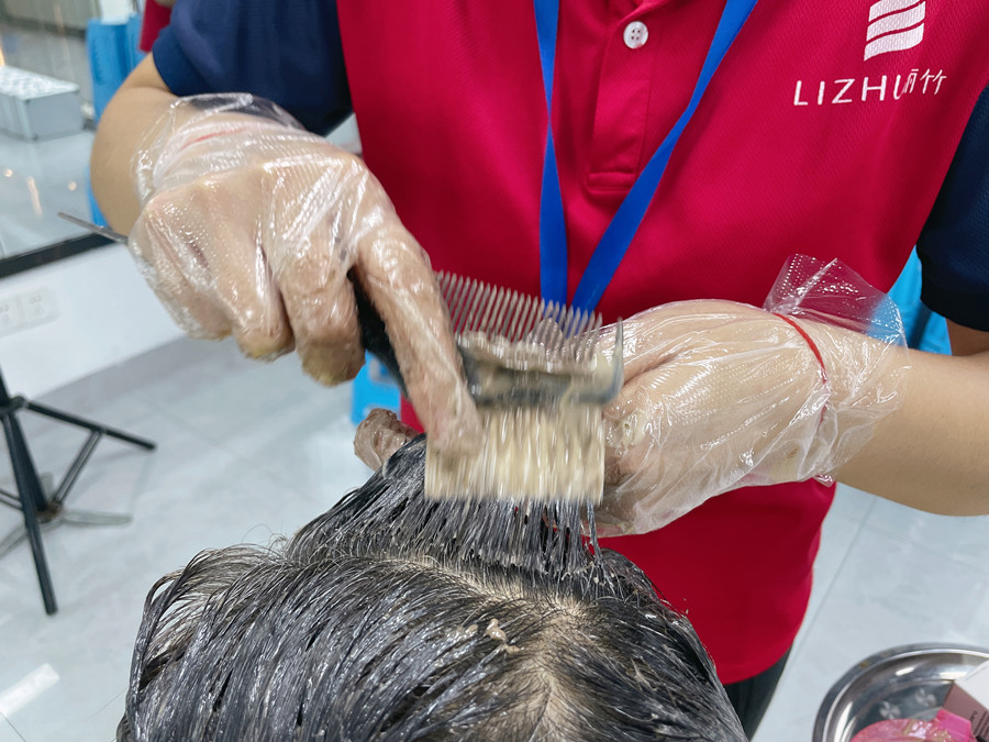 泡沫染發(fā)劑的使用技巧，廣西燙染培訓(xùn)學(xué)校分享