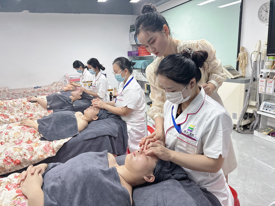 敏敏的肌膚怎么護(hù)理？廣西皮膚管理師教你