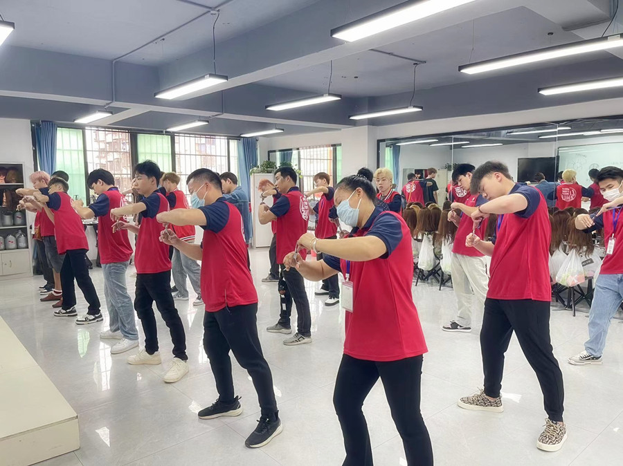 揭秘！南寧美發(fā)造型培訓(xùn)學(xué)校上課流程