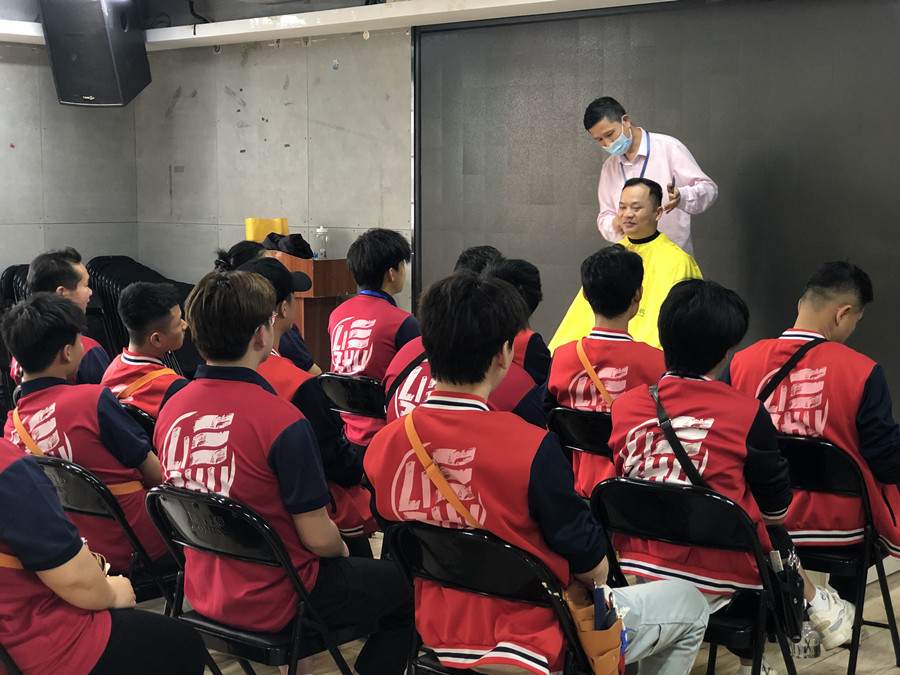 南寧學(xué)快剪：理發(fā)培訓(xùn)都要學(xué)哪些內(nèi)容？