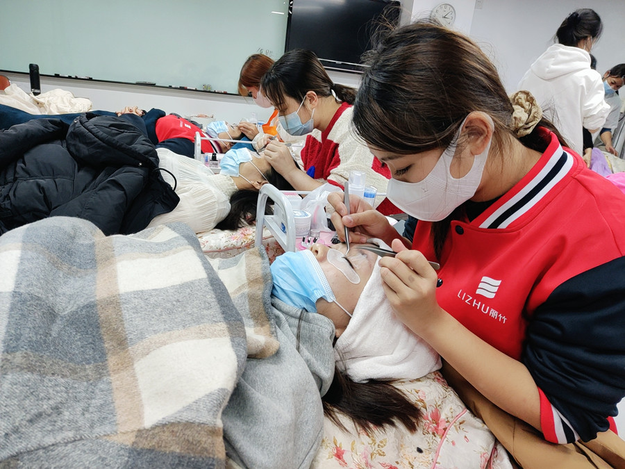 南寧美甲美睫培訓(xùn)：開(kāi)綜合店為什么要學(xué)美睫？