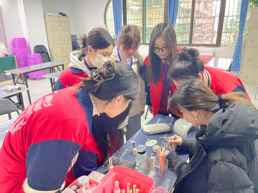 春日清新美甲，廣西美甲進(jìn)修提升作品解析