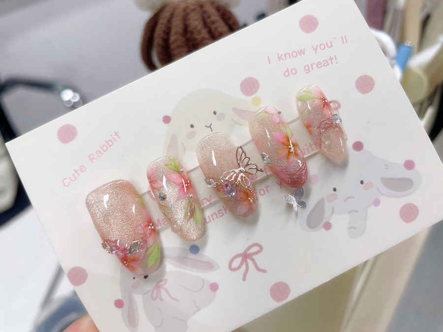 春日貓眼彩繪美甲，南寧美甲店推薦網(wǎng)紅款作品