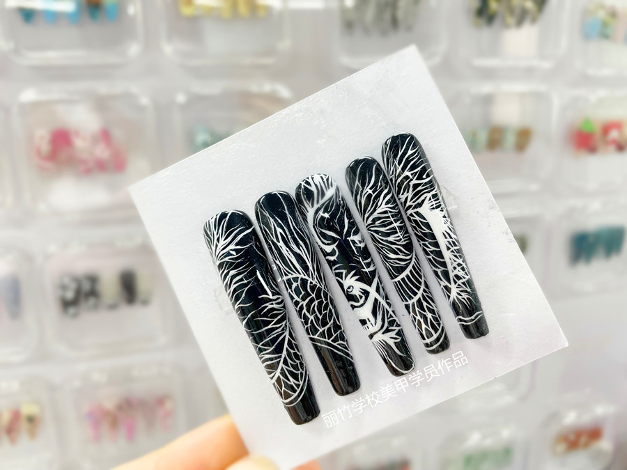 國風(fēng)線條美甲，南寧學(xué)美甲哪里專業(yè)？