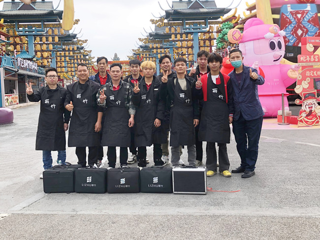 廣西美發(fā)職業(yè)學(xué)校“二月二剃龍頭”義剪活動