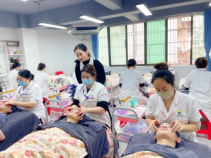 面部按摩手部操作技巧，廣西美容一對一教學