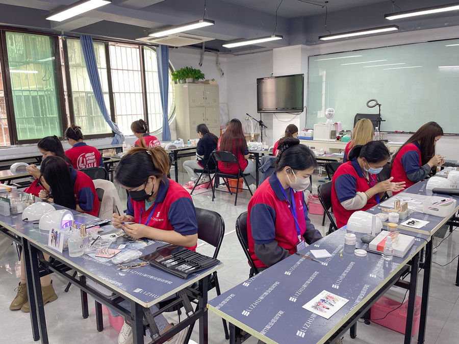  鏡面感蕾絲美甲，廣西美甲深造提升課作品