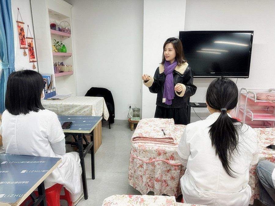 南寧美容師招聘，廣西南寧專業(yè)美容學(xué)校舉行就業(yè)宣講會(huì)