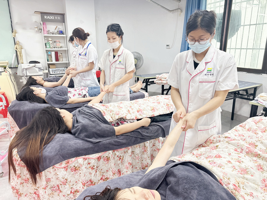 手臂按摩的好處，廣西美容美體教學(xué)