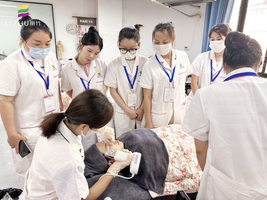 南寧護(hù)膚美容：輕療膚是什么？